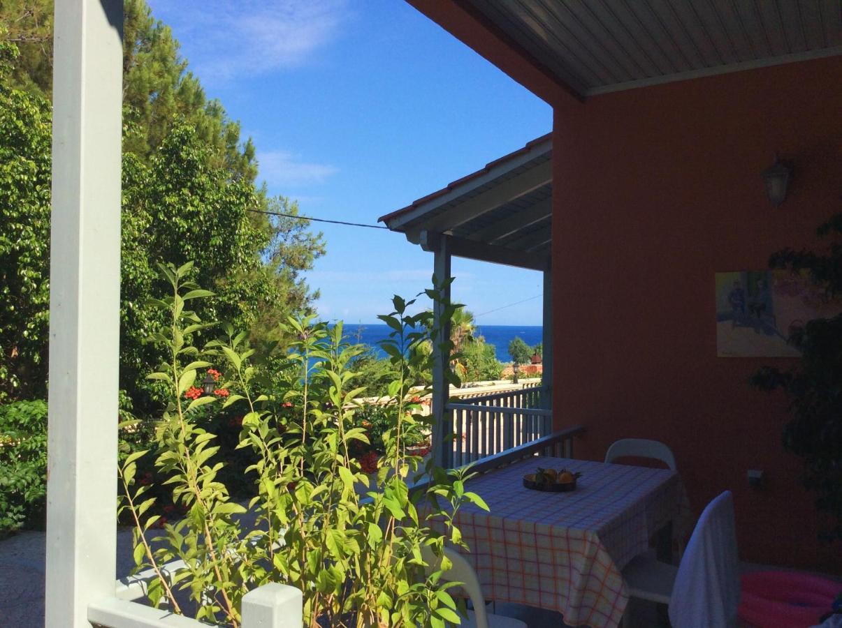 Mihaila Seaside: 2 Bedroom Bungalows Kefalonia Спартия Экстерьер фото